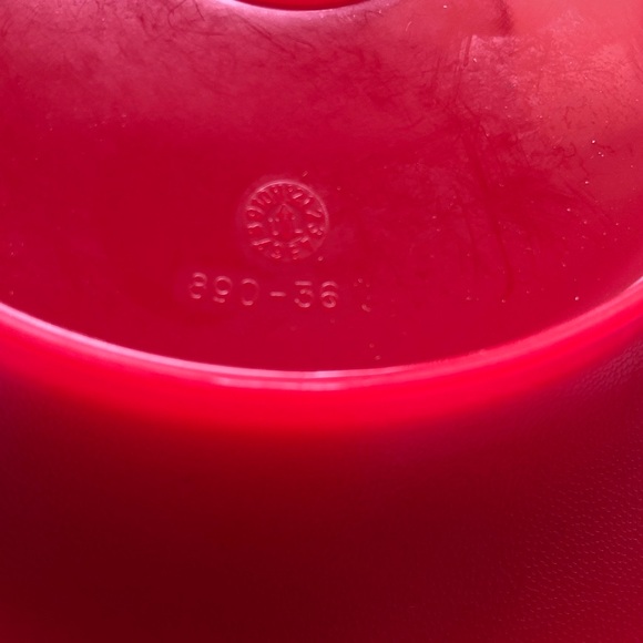 New 4 red Tupperware Servalier salad/cereal Bowl set with lids - Picture 7 of 7